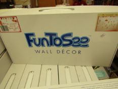 FunToSee - Wall Décor (Mr Giggles Circus) - New & Boxed.