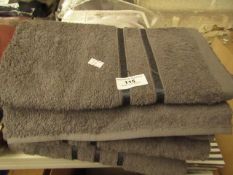 4x Towels - 2x Small Grey Towels 2x Large Grey Towels - Good Condition.