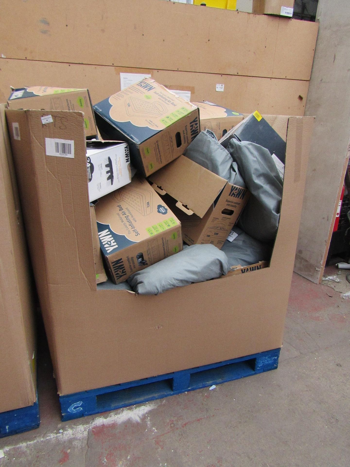 | 1X | PALLET OF APPROX 30-35 VARIOUS SIZED AIR BEDS, ALL RAW CUSTOMER RETURNS | UNCHECKED | NO