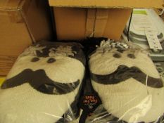 2x Aroma Home - Fun for Feet - Fuzzy Slippers - Size 7 - Packaged.