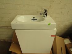 Unbranded full bathroom toilet and basin set including; 1x toilet pan, 1x flush system, 1x