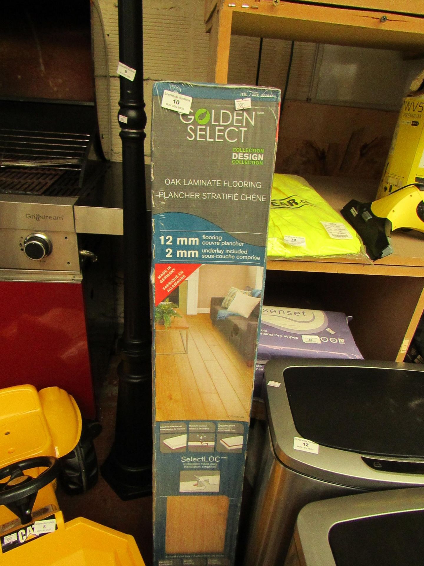 Golden Select Oak Laminate Flooring. 121cm length 16cm Wide. 6 Pieces. Unused & Boxed