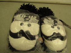 Pair of Fun For Feet Fuzzy Slippers. Size 7. New & packaged