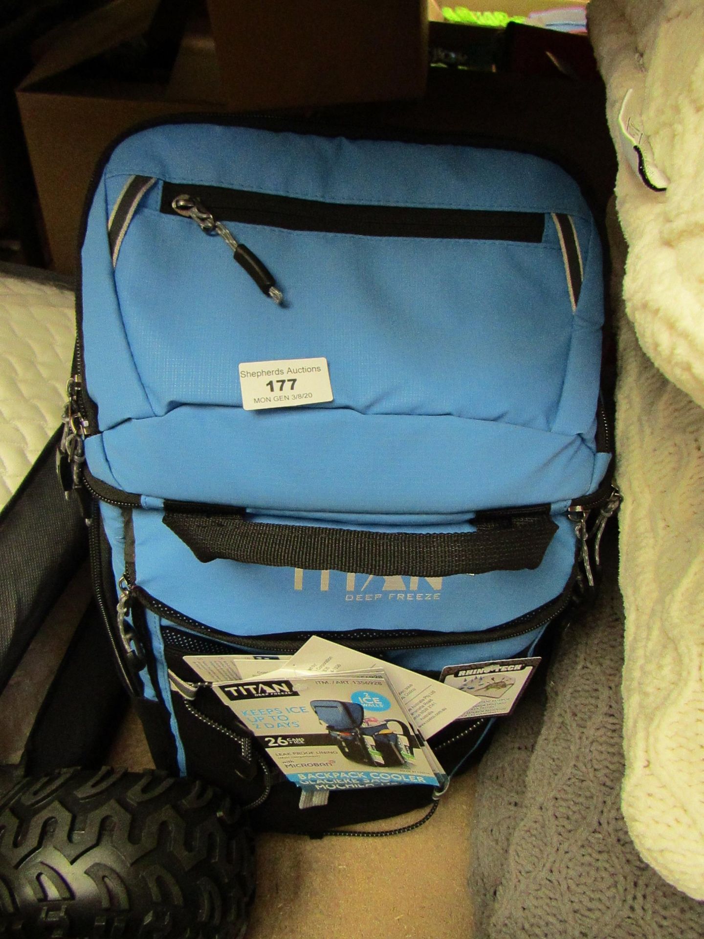 Titan 26 Can Deep Freeze Rucksack. RRP £44.99 looks new