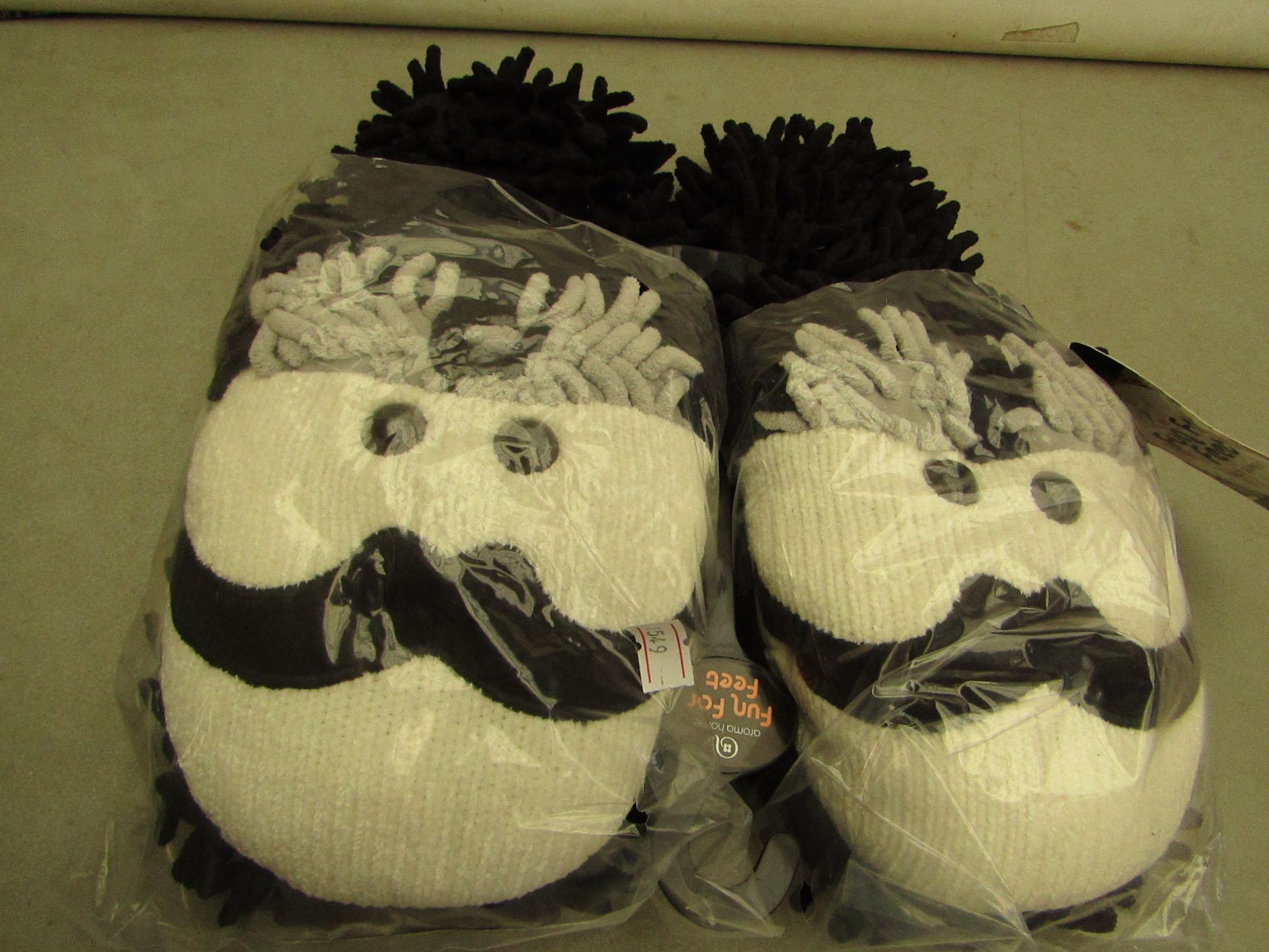 Pair of Fun For Feet Fuzzy Slippers. Size 7. New & packaged