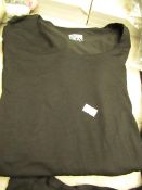 Size Medium Gym Workout Top & Bottoms. Unused