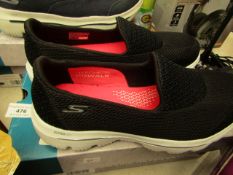 Pair of Size 8 Skechers. These Have been Pre worn But not Heavily. Boxed