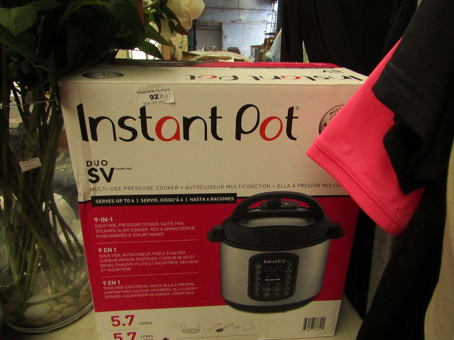 Instant Pot Duo 9 in 1 Multi Use 5.7 L Pressure Cooker. RRP £99.99 has both UK cables  & EU cables