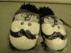 Pair of Fun For Feet Fuzzy Slippers. Size 7. New & packaged