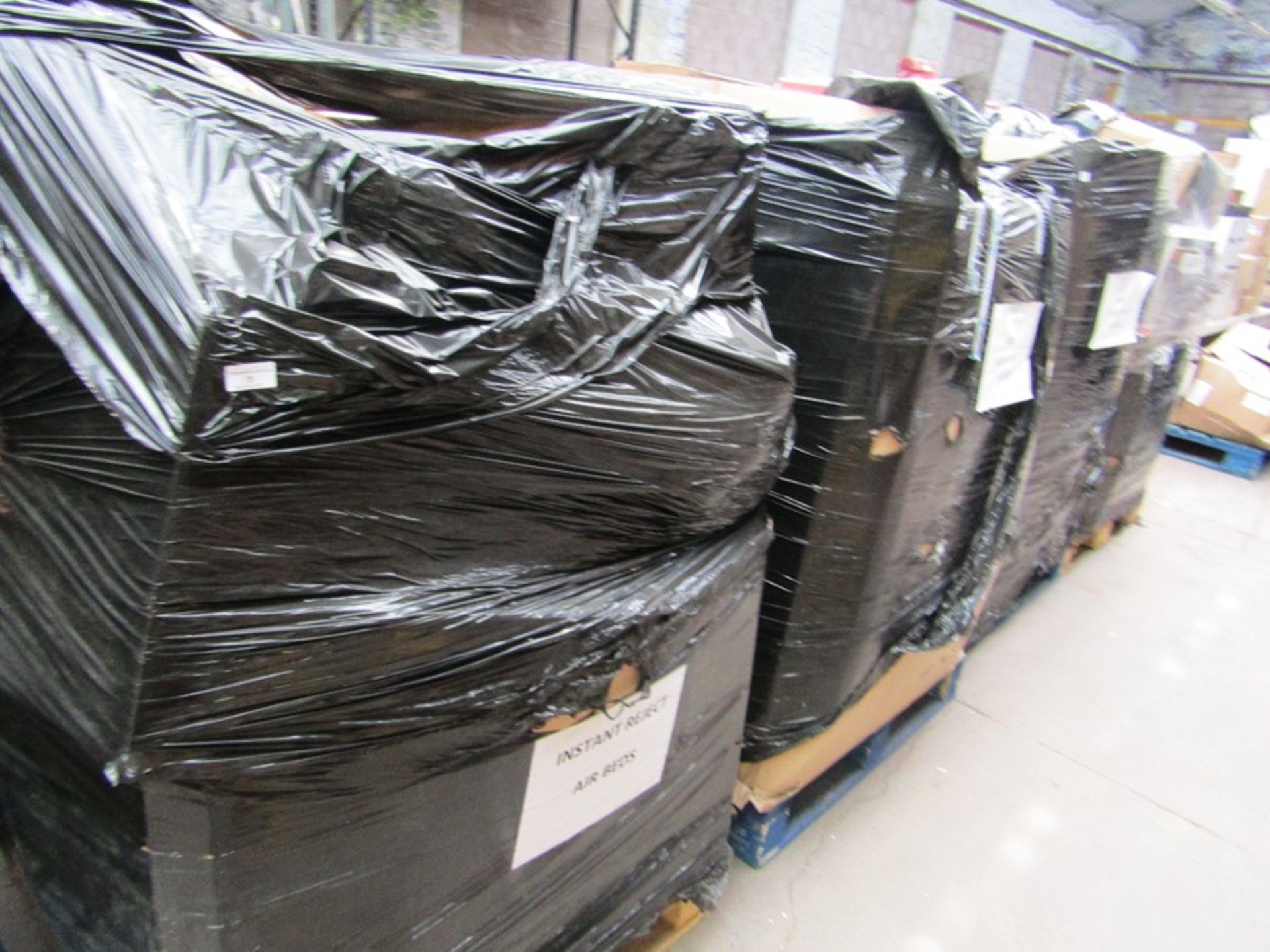 | 1x | PALLET OF UNMANIFESTED RAW CUSTOMER RETURNS AIR BEDS FROM A LARGE ONLINE RETAILER, PLEASE
