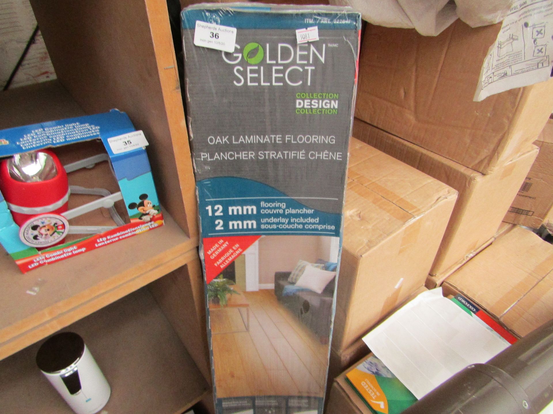 Golden Select - Oak Laminate Flooring (6 Planks per Box) Underlay Included - Loooks New & Packaged.