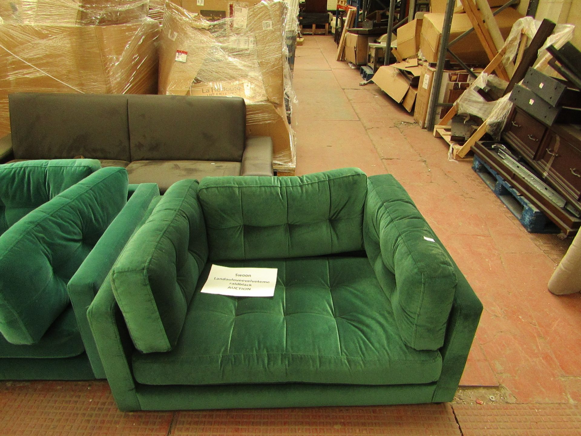 | 1X | SWOON EMERALD GREEN ARM CHAIR | REQUIRES A CLEAN BUT OTHER THAN THAT APPEARS TO BE IN GOOD