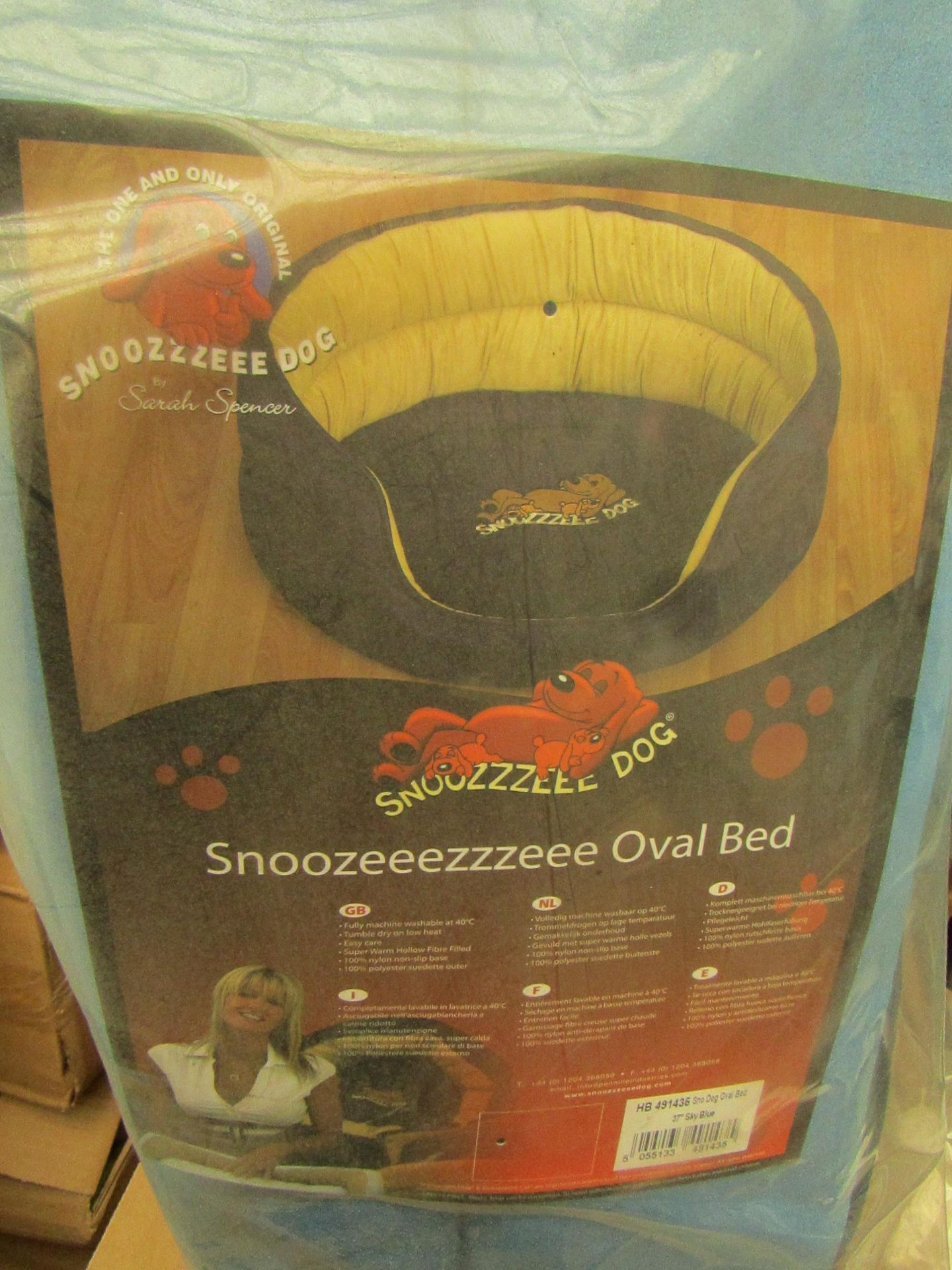 Snoozeeezzzeee Oval Bed. 37" In Sky Blue. New & Packaged