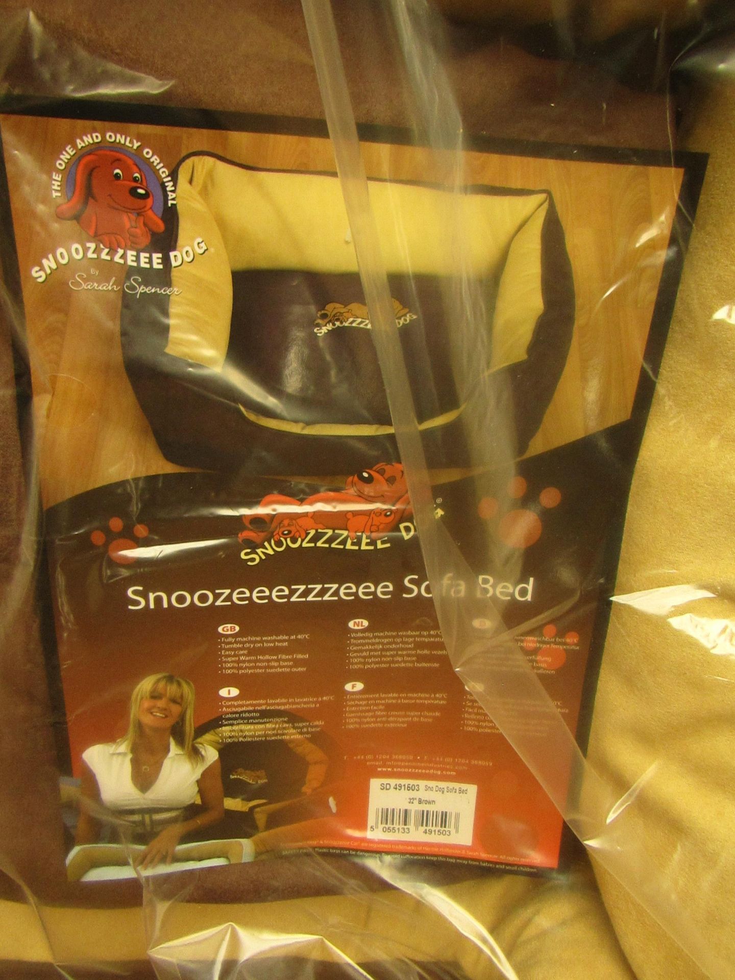 Snoozeeezzzeee Dog Sofa Bed. 32" in Brown. New & Packaged