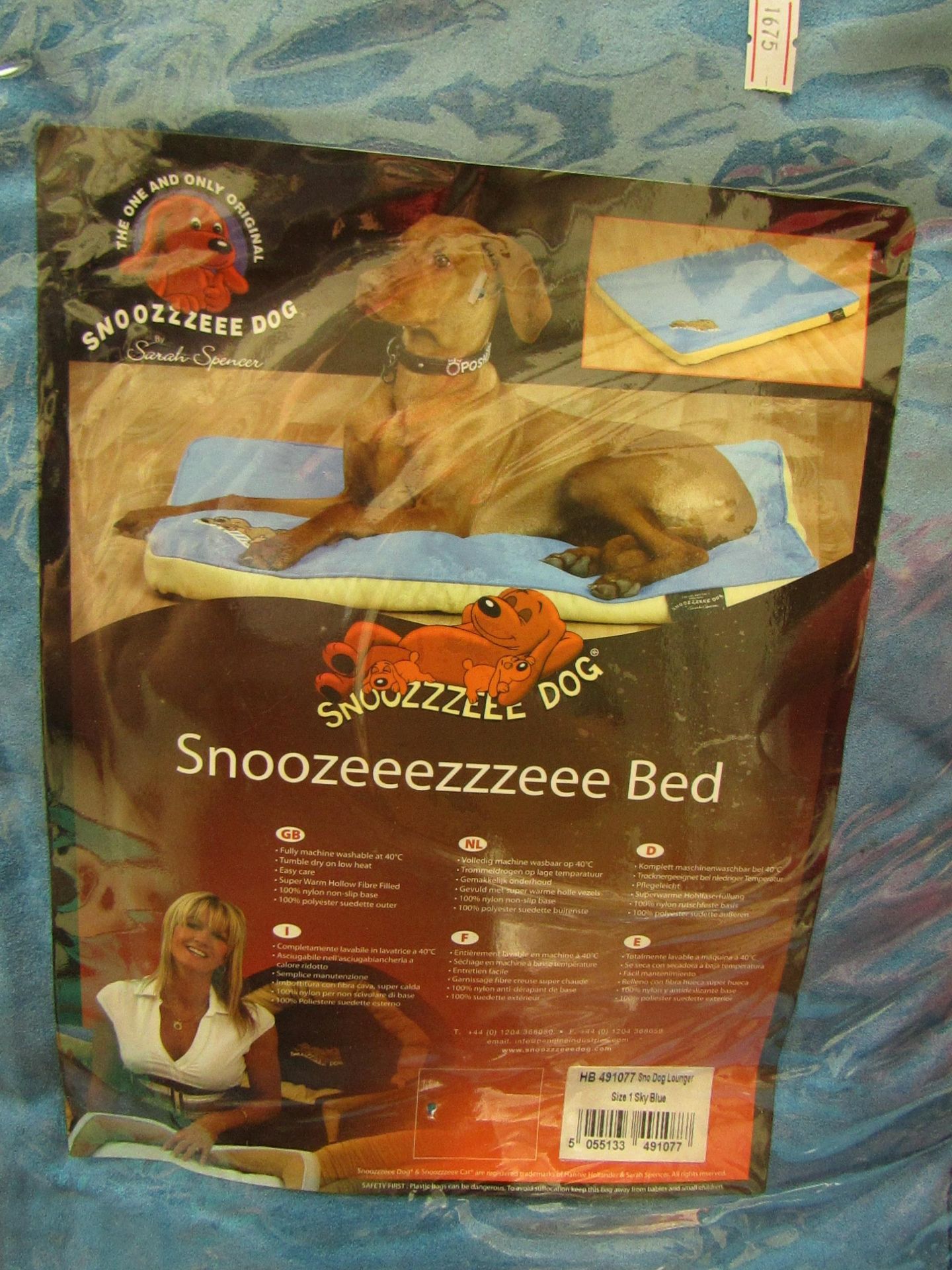 Snoozeeezzzeee Dog Bed in Sky Blue. 60cm x 80cm. Hollow Fibre Filled. Machine Washable.New &