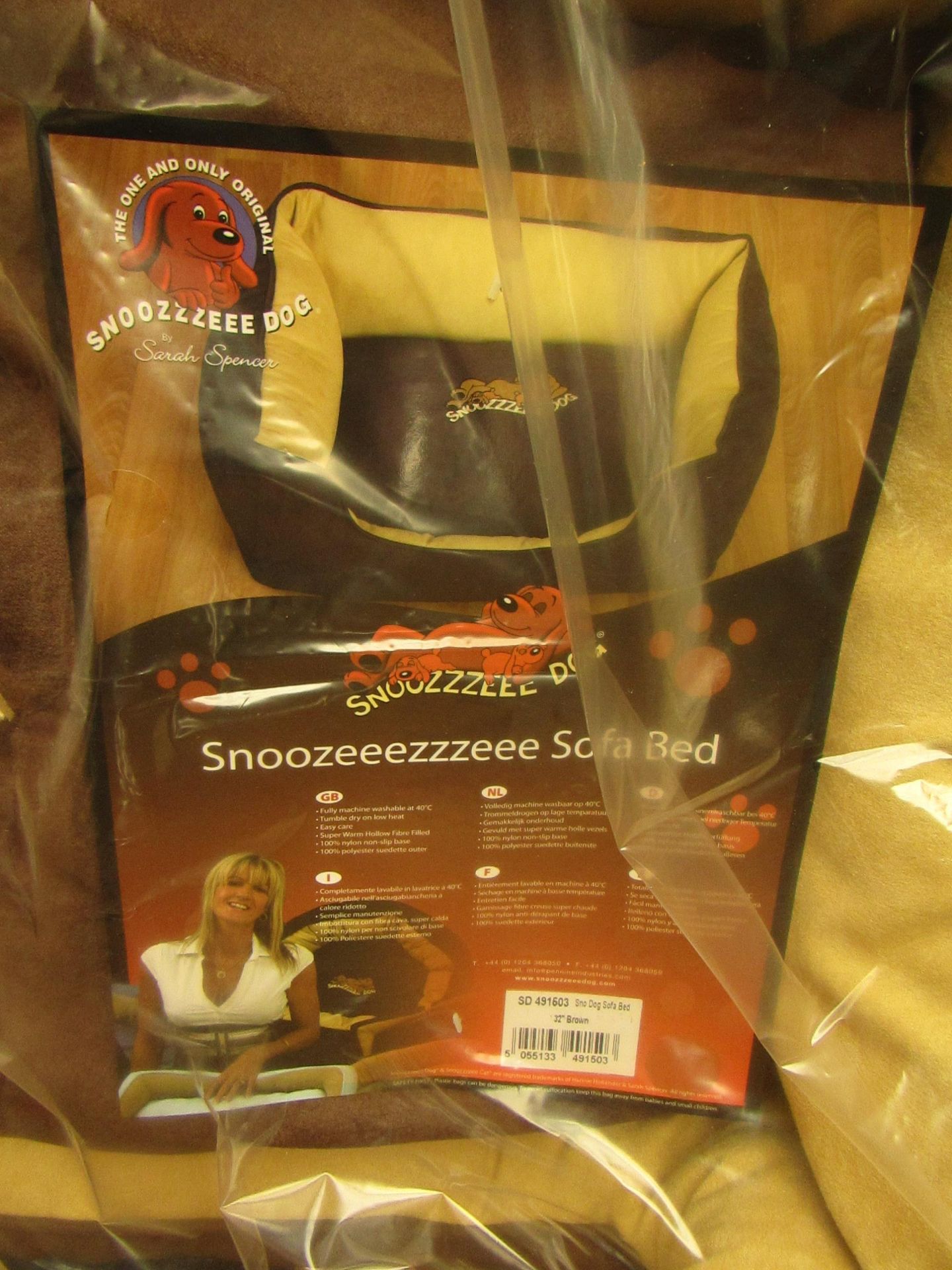 Snoozeeezzzeee Dog Sofa Bed. 32" in Brown. New & Packaged