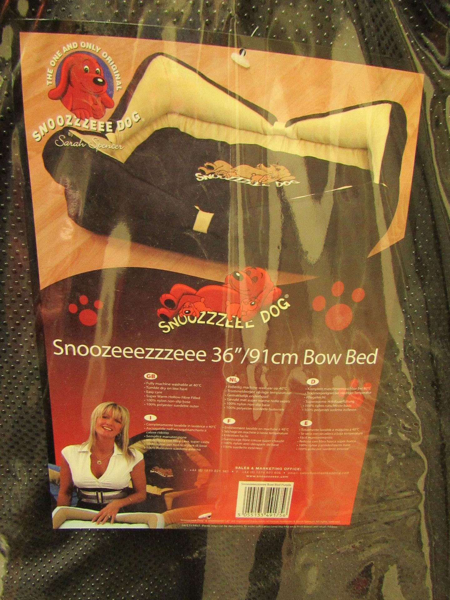 Snoozeeezzzeee Dog Bow Bed in Purple & Cream. 91cm x 66cm. Machine Washable. New & Packaged