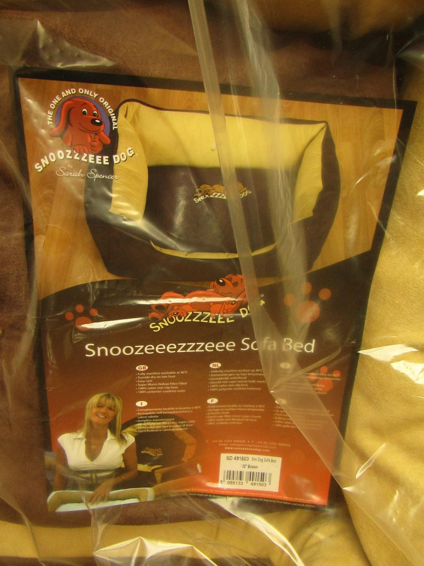 Snoozeeezzzeee Dog Sofa Bed. 32" in Brown. New & Packaged