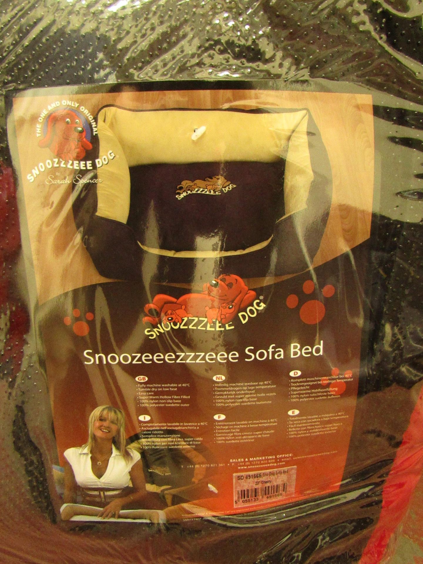Snoozeeezzzeee Dog Sofa Bed in Red & Cream. 23" in Cherry. New & Packaged