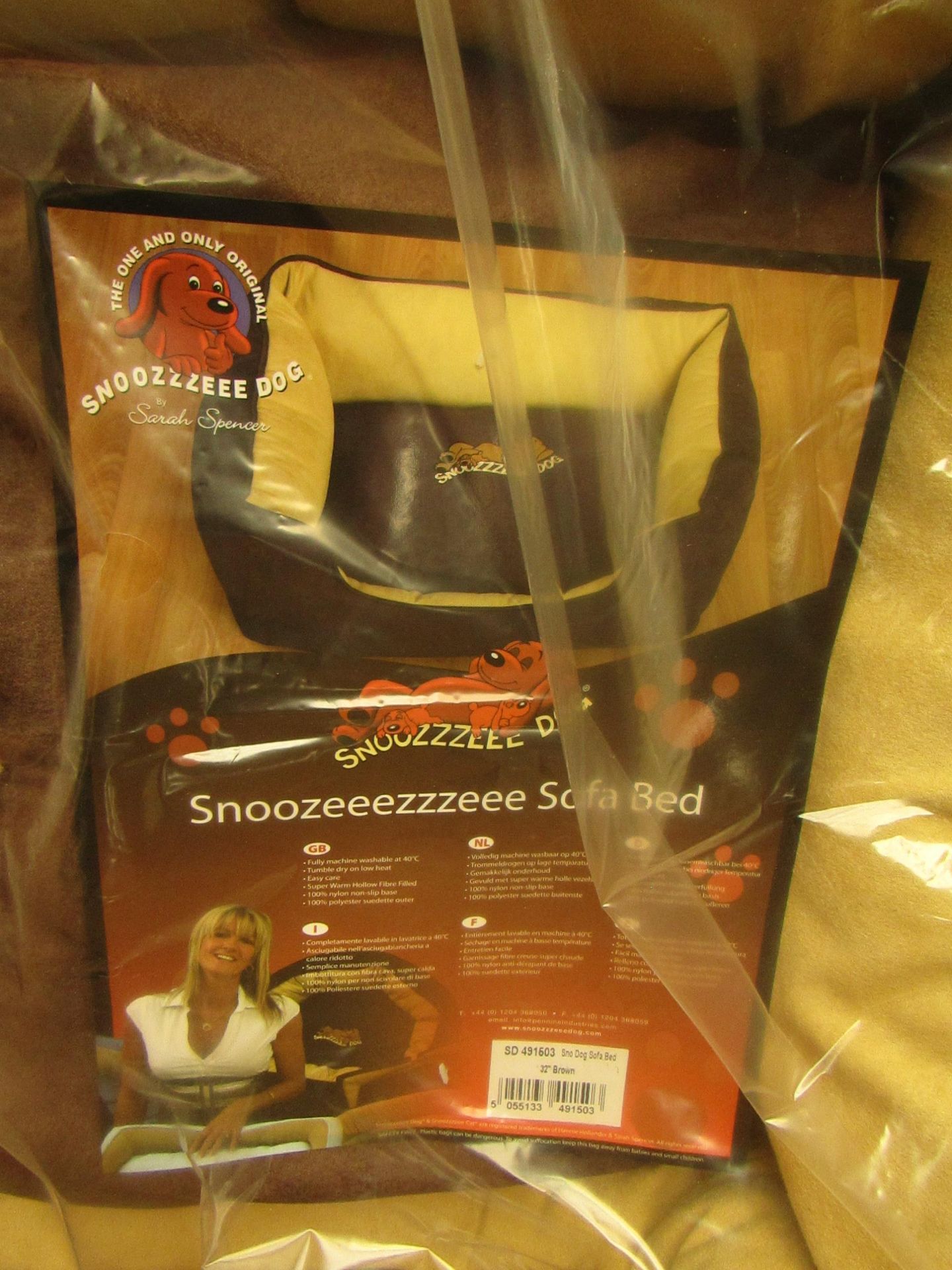 Snoozeeezzzeee Dog Sofa Bed. 32" in Brown. New & Packaged