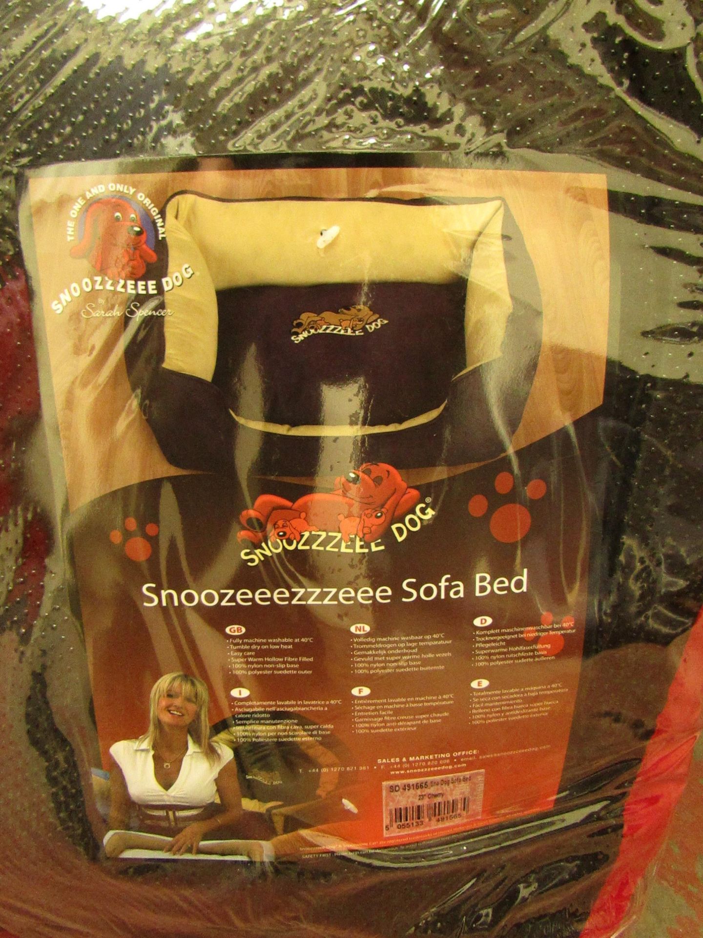 Snoozeeezzzeee Dog Sofa Bed in Red & Cream. 23" in Cherry. New & Packaged