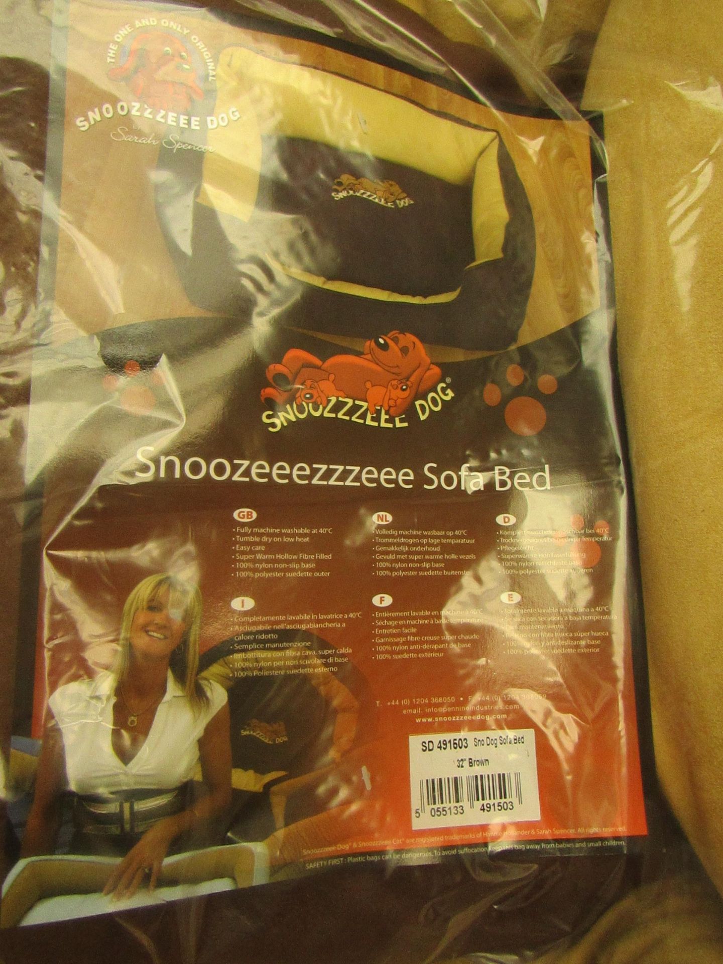 Snoozeeezzzeee Dog Sofa Bed. 32" in Brown. New & Packaged