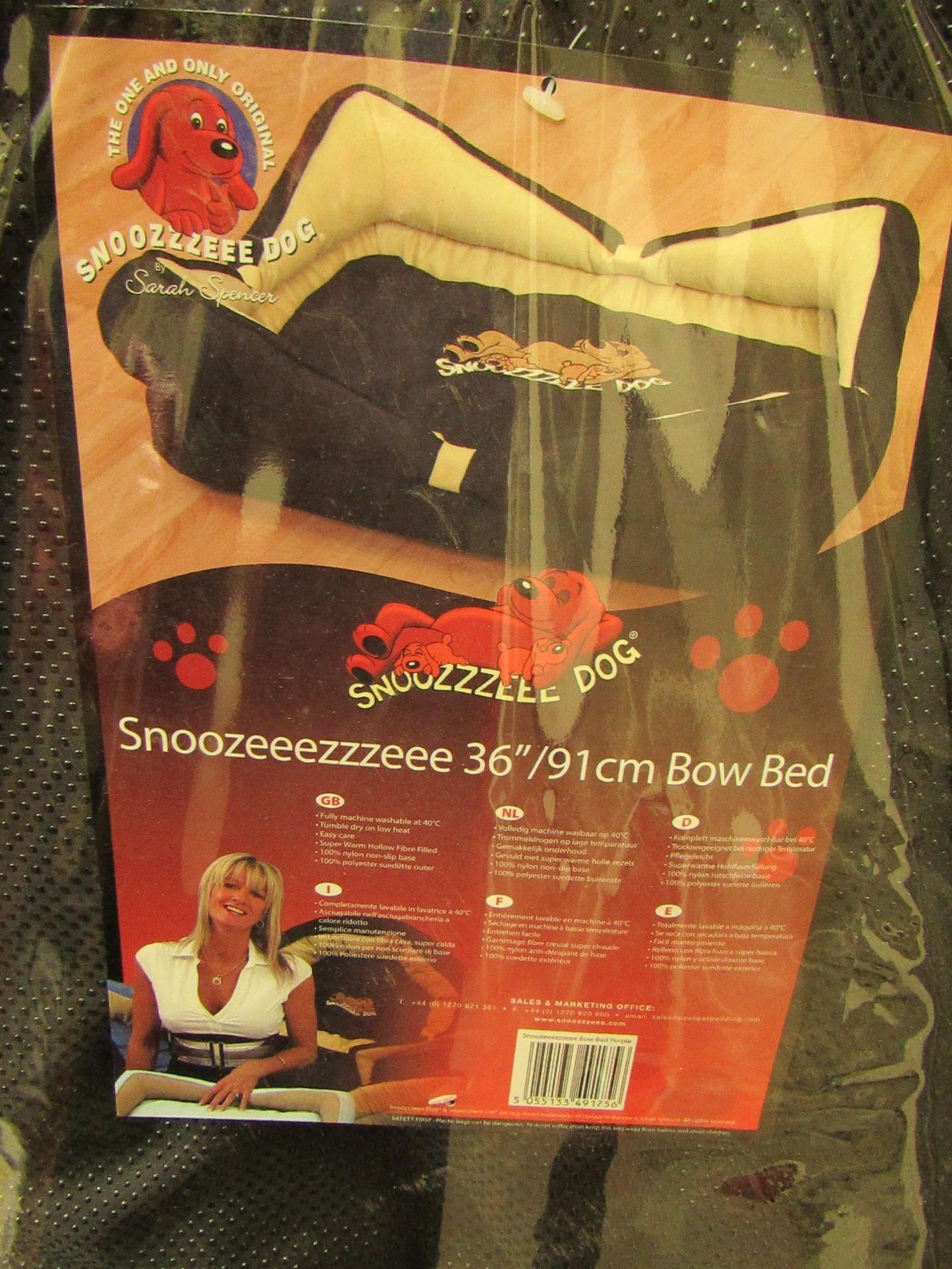 Snoozeeezzzeee Dog Bow Bed in Purple & Cream. 91cm x 66cm. Machine Washable. New & Packaged