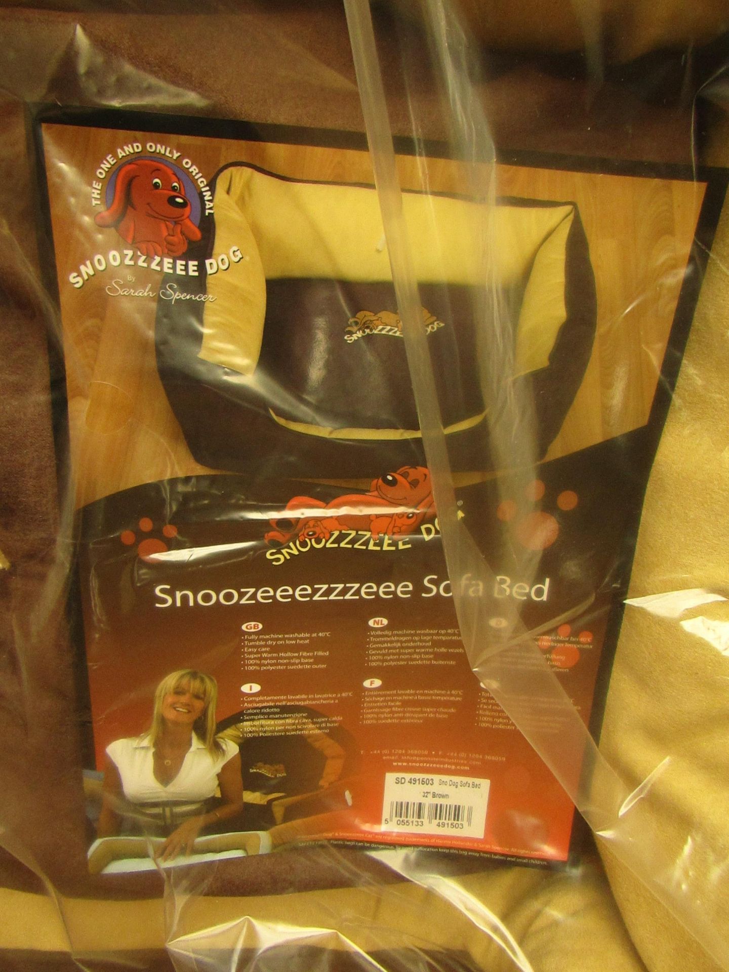 Snoozeeezzzeee Dog Sofa Bed. 32" in Brown. New & Packaged