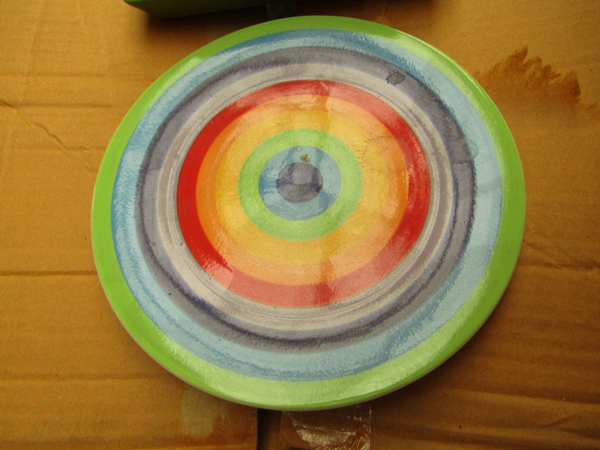 8 x Small rainbow Design Plates. Unused