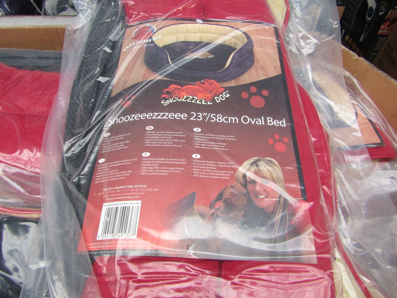 Bulk Lots of Snooozzzee Pet beds, Various sizes and shapes, all new