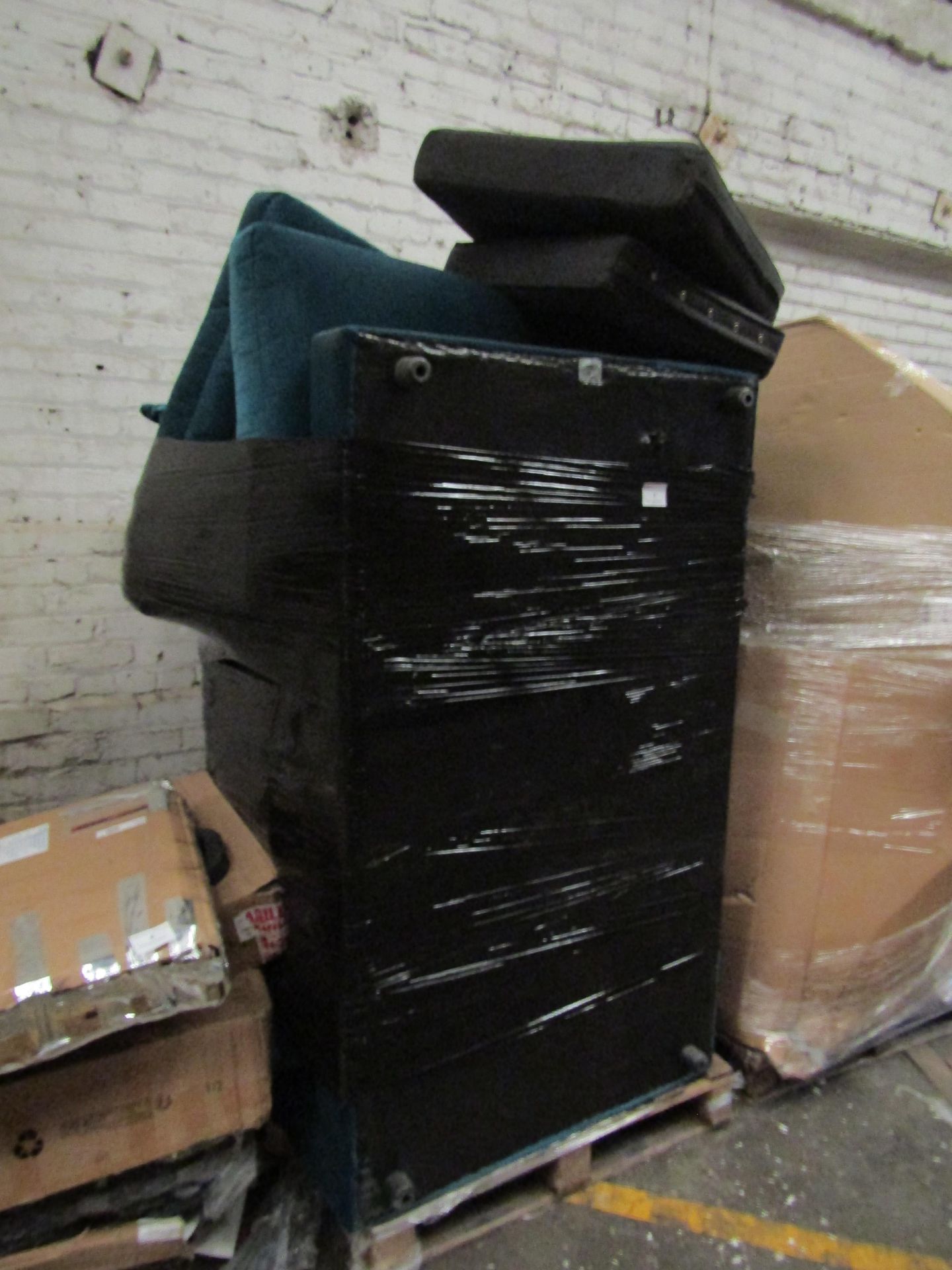 | 1X | PALLET OF CONTAINING A SWOON B.E.R SOFA, WE HAVE NO IDEA OF THE CONDITION IT IS  DEEMED