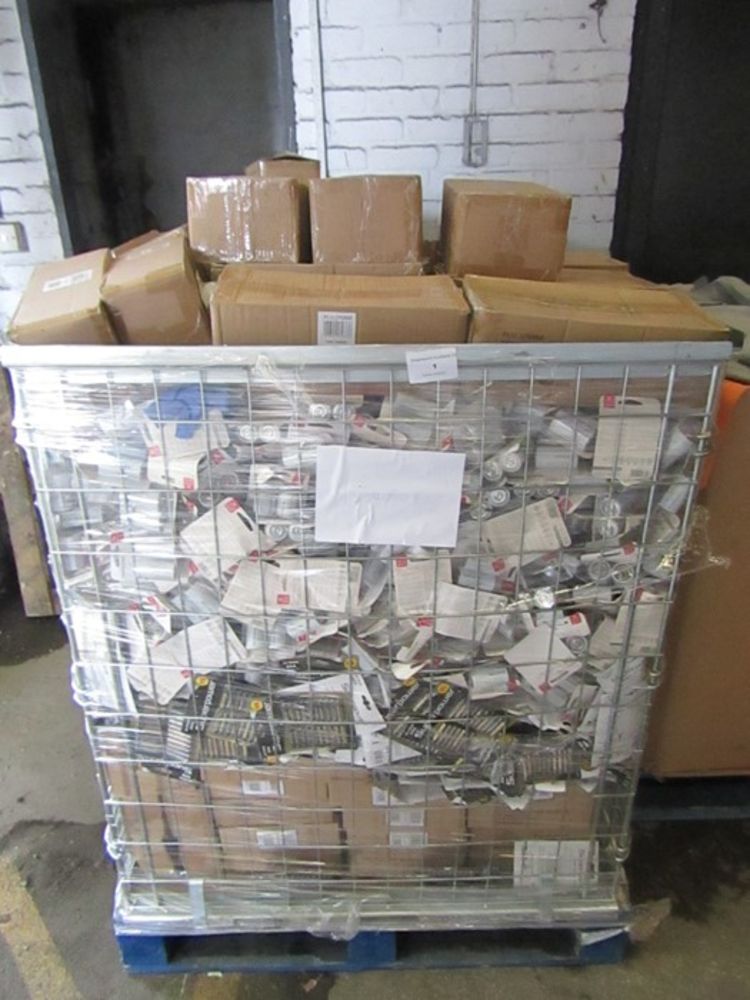 Pallets of Clothing and raw returns from a Large Online and Telesales retailer