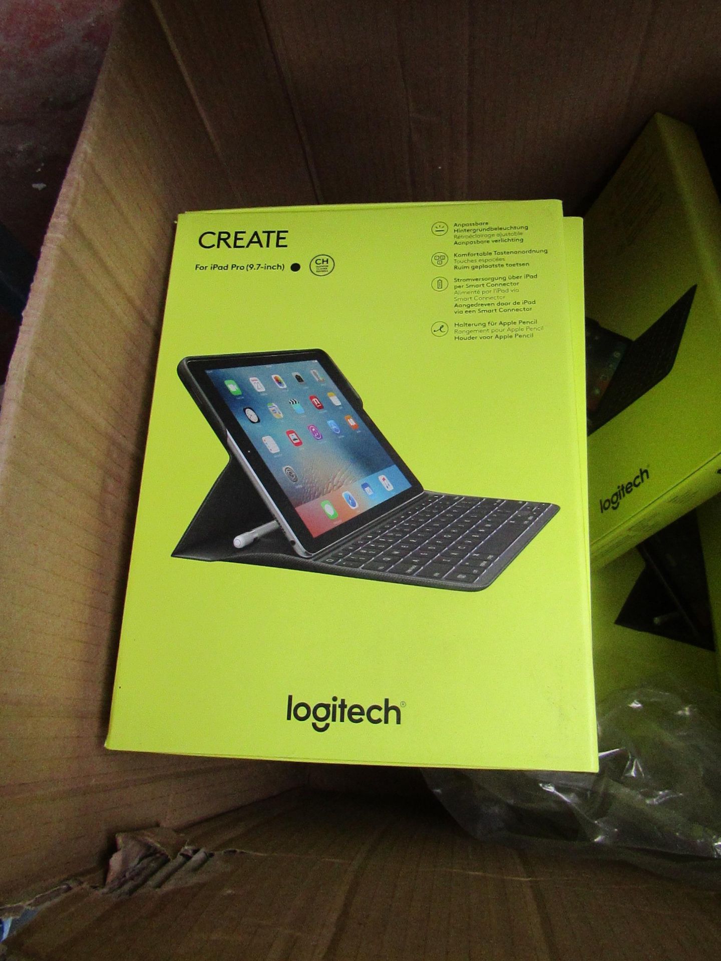 Logitech Create keyboard for iPad Pro 9.7", unchecked and boxed. Unsure on keyboard layout