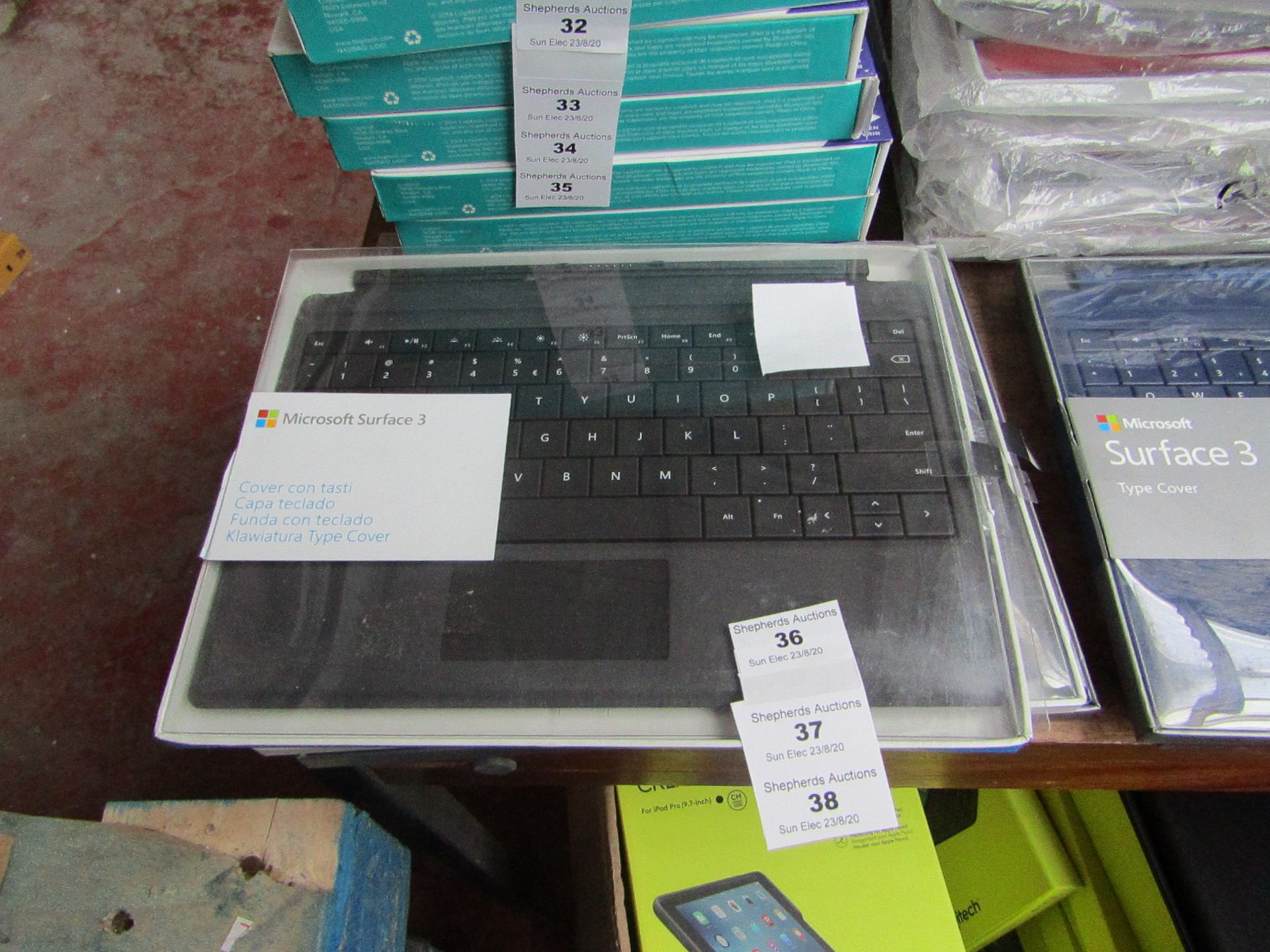 Microsoft Surface 3 type cover, untested and boxed. QWERTY keyboard