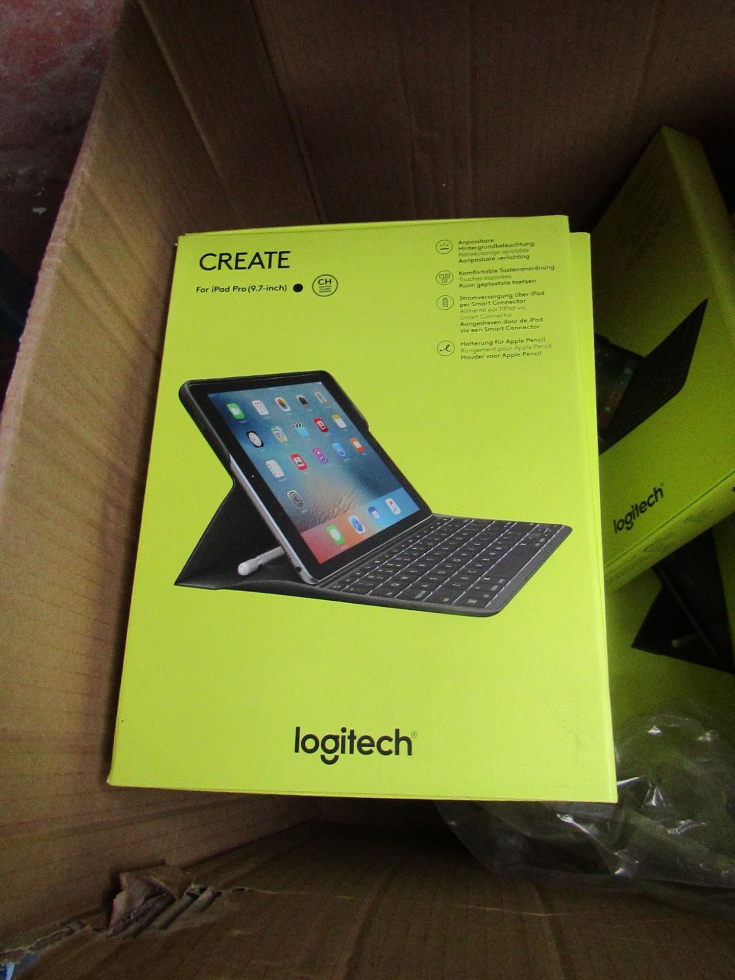 Logitech Create keyboard for iPad Pro 9.7", unchecked and boxed. Unsure on keyboard layout