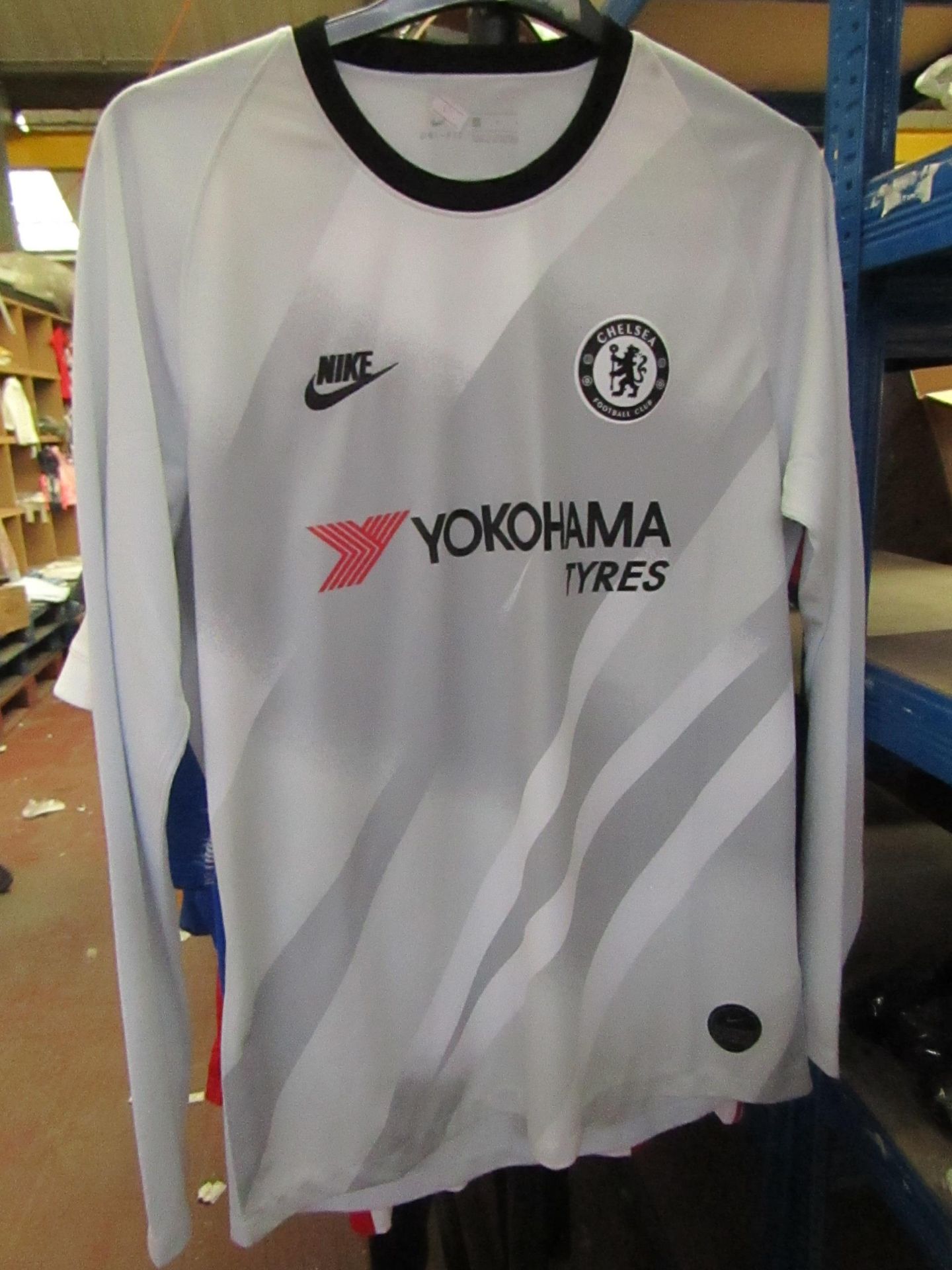 Chelsea Official Nike Football Shirt size L see image