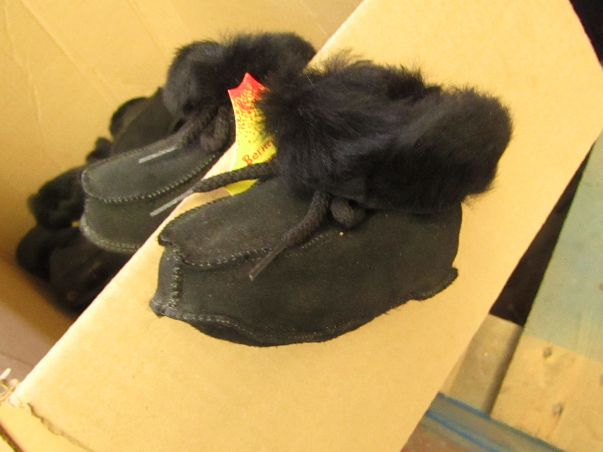 1x Pairs of Childs Sheepskin style Booties, unused, unknown size