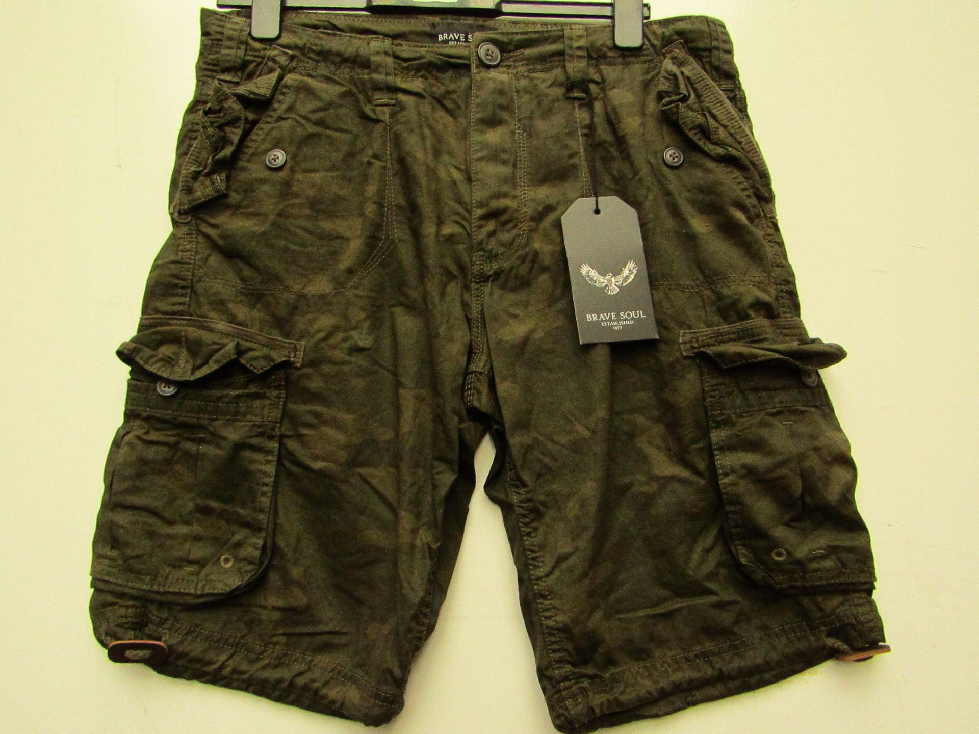 Brave Soul Mens Camo Cargo Shorts size M new with tag see image