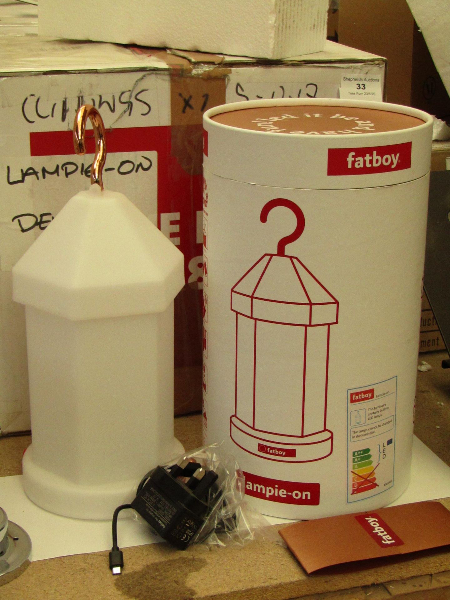 | 1X | FATBOY LAMPIE-ON RECHARGEABLE LANTERN STYLE LIGHT WITH INTERCHANGABLE DECORATIVE SLEEVES |