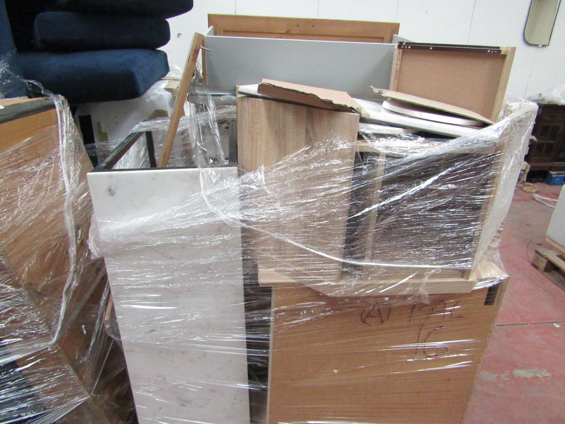 | 20X | PALLETS OF SWOON B.E.R FURNITURE AND SOFAS, ALL CUSTOMER RETURNS UNCHECKED FOR THE EXTENT OF - Image 19 of 19