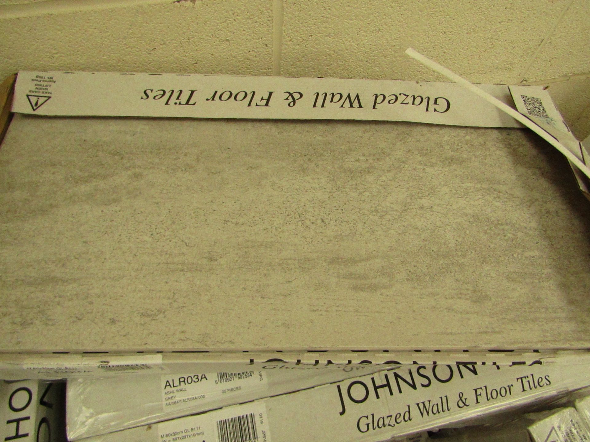 10x Packs of 5 Ashlar Crafted Grey Textured 300x600 wall and Floor Tiles By Johnsons, New, the RRP