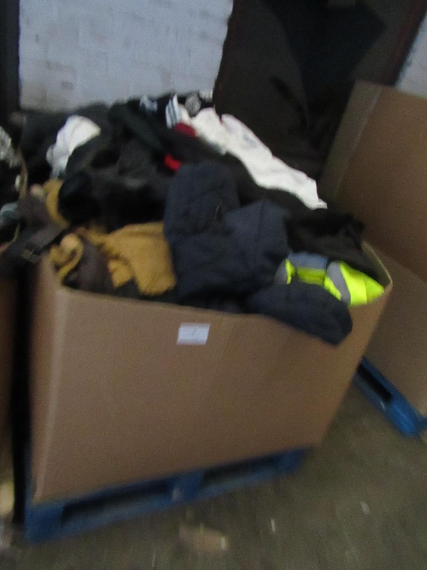 Pallet of approx 300 pieces of various clothing, these pallets usually contain a mixture of mens,