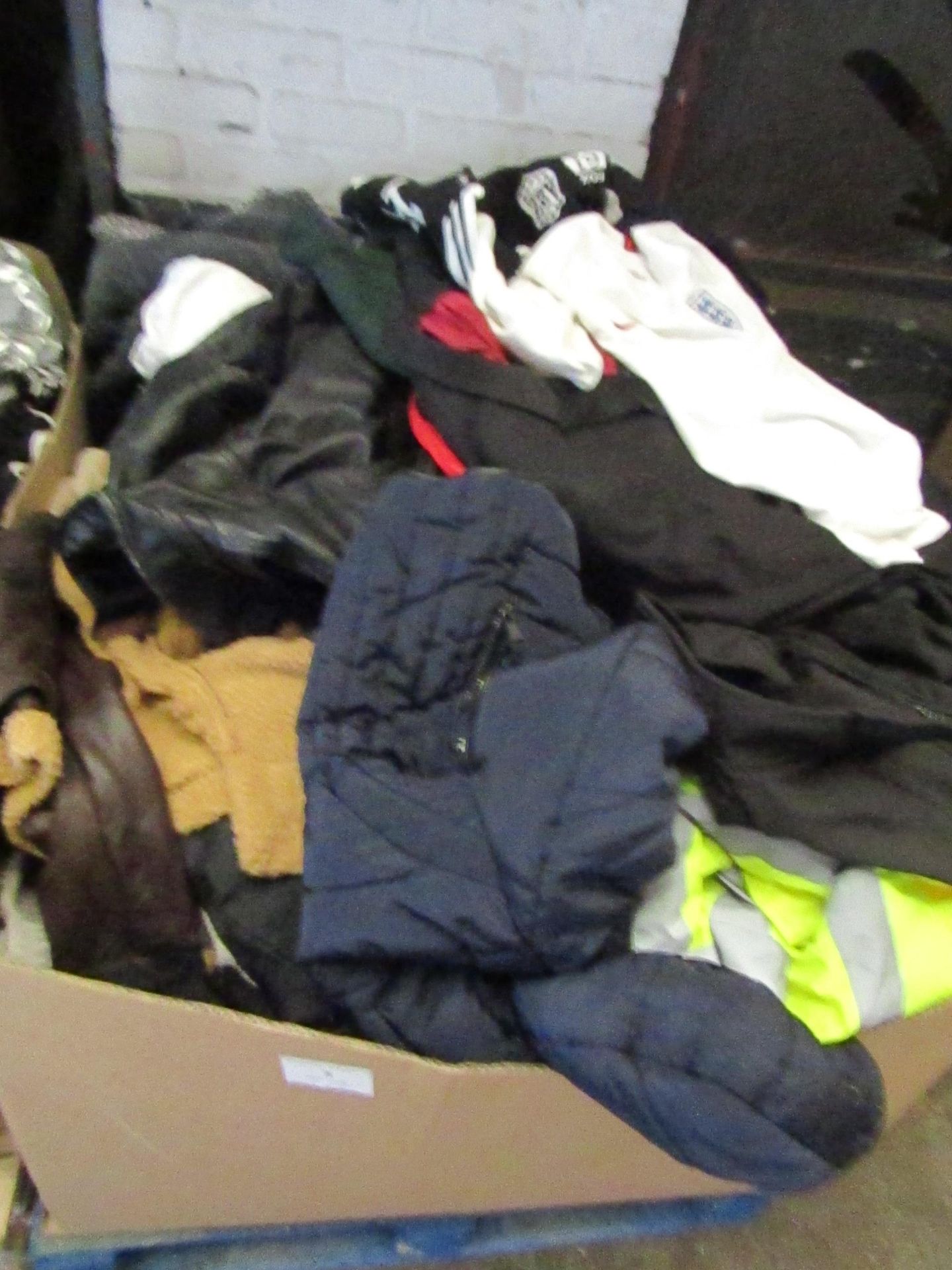 Pallet of approx 300 pieces of various clothing, these pallets usually contain a mixture of mens, - Image 2 of 2