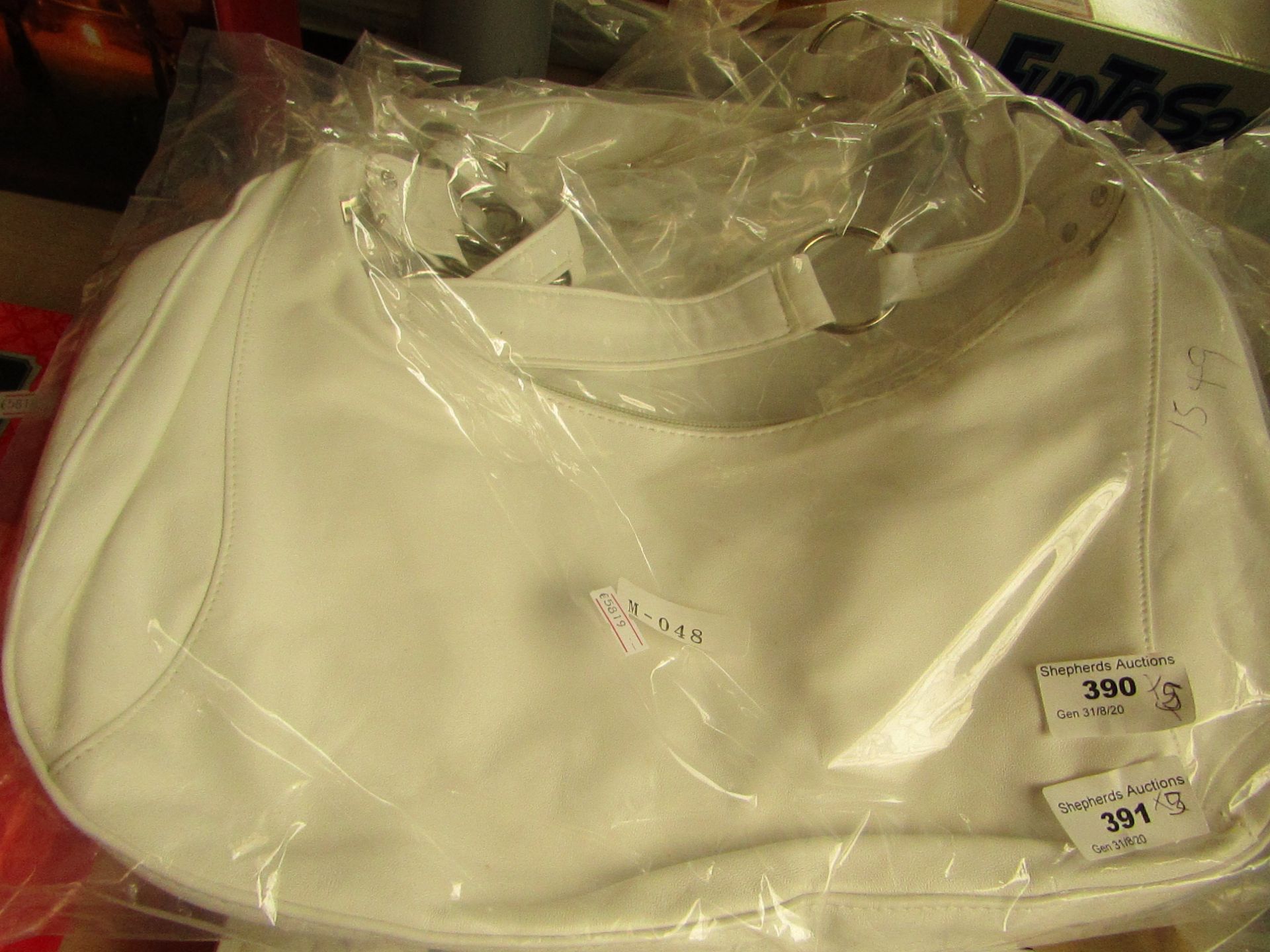 5x Unbranded White Handbag - New & Packaged.