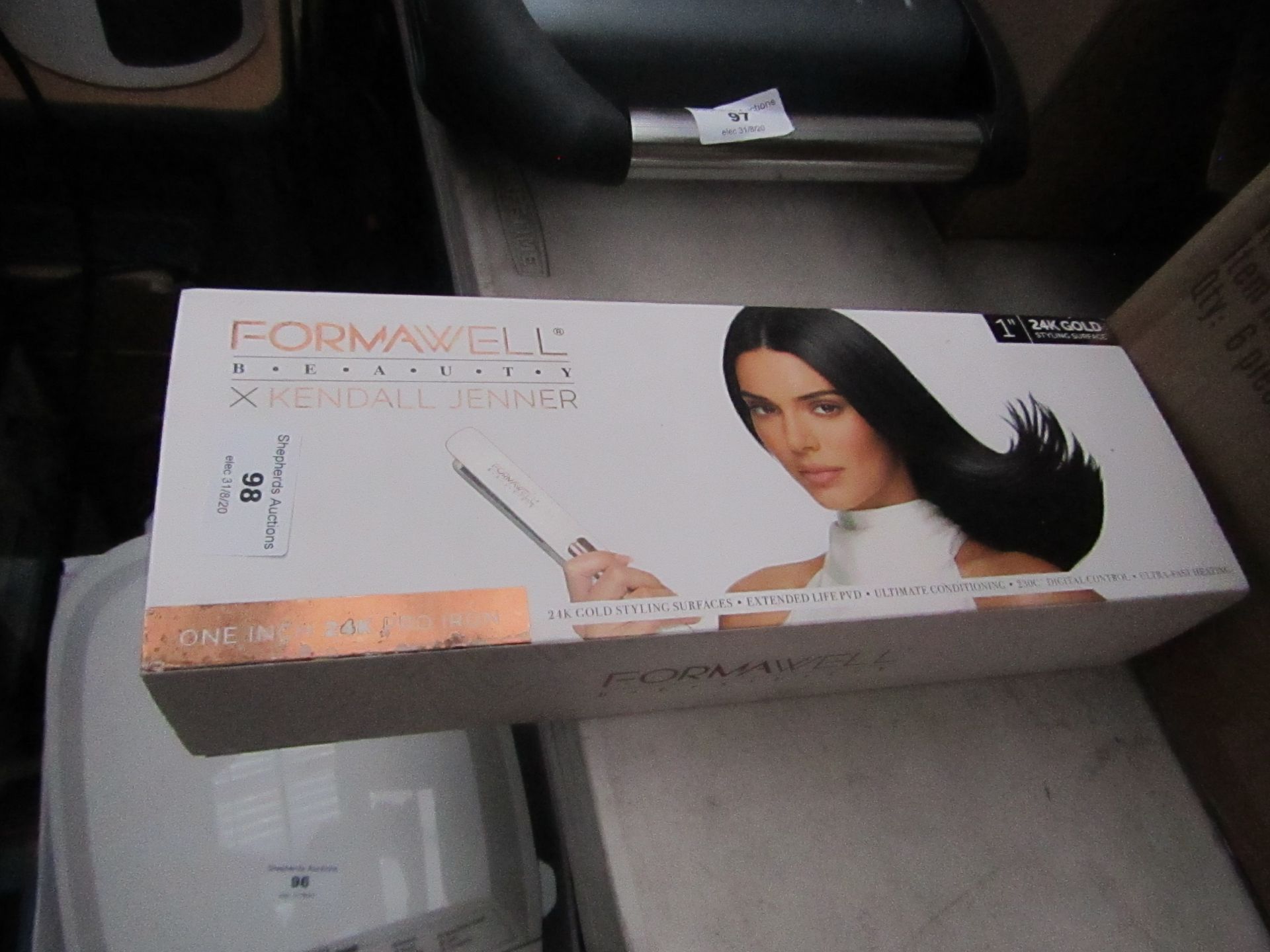 Formwell Beauty X Kylie Jenner Digital temperature control hair straightners, tested working, in