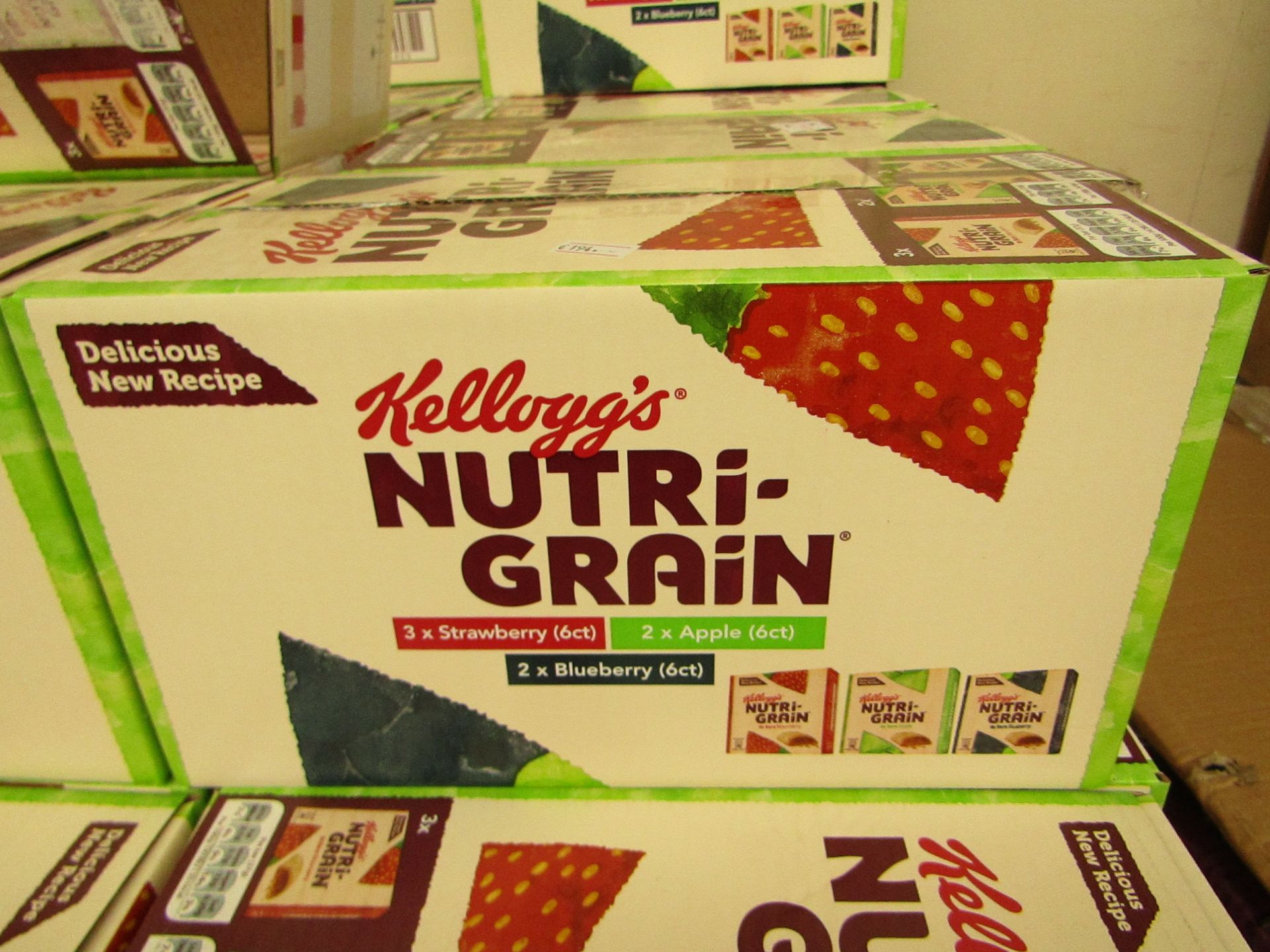 2 Boxes of 42 Kelloggs Nutri grain Bars. BB 08/08/20. Mixed Flavours.