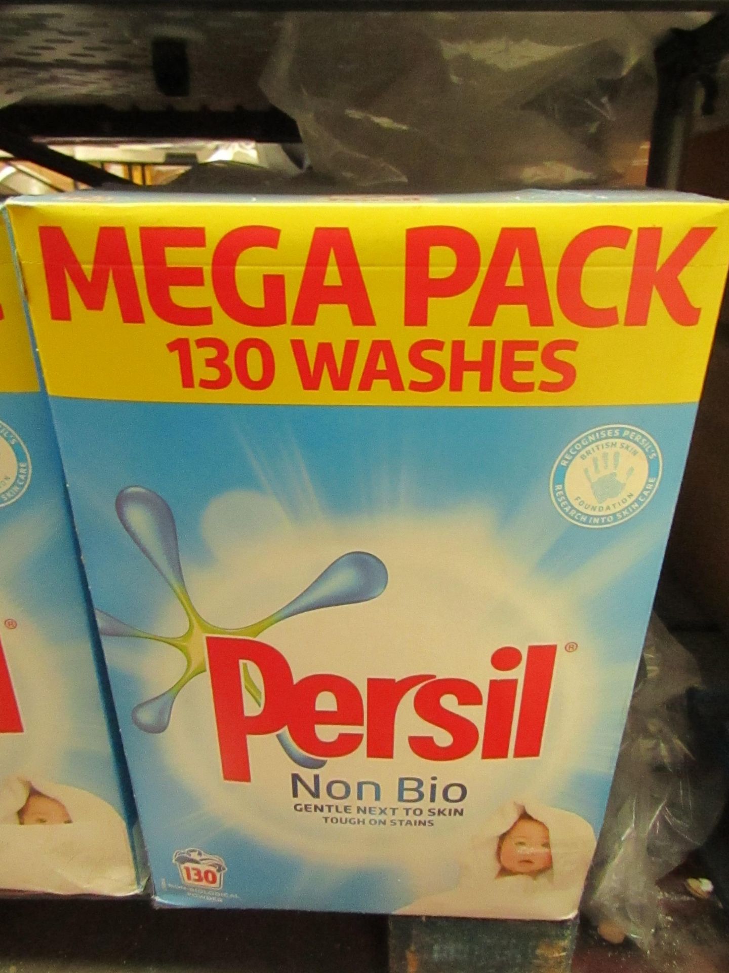 Persil 130 Washes Washing powder. Box has split but has been repauired.