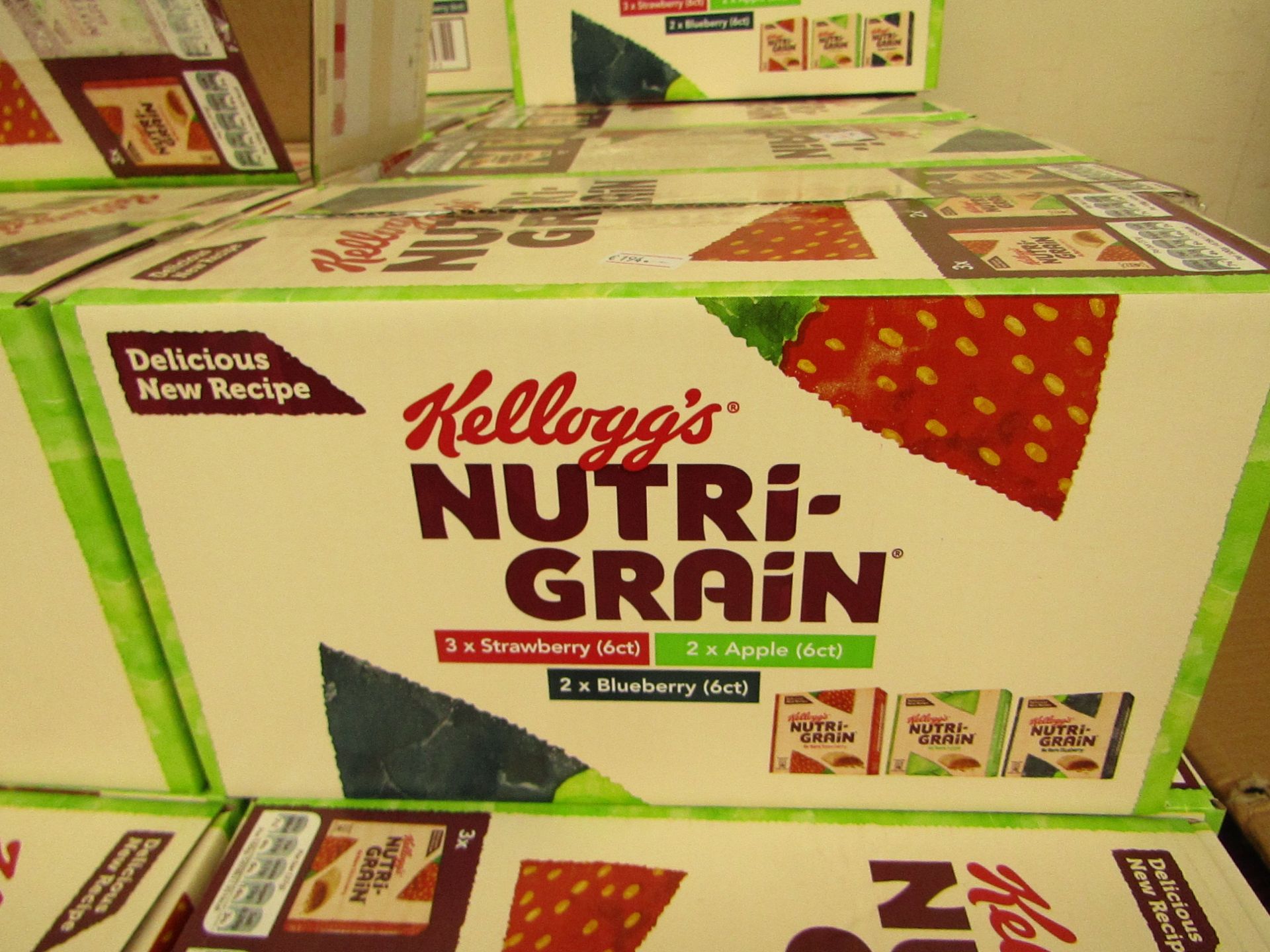 2 Boxes of 42 Kelloggs Nutri grain Bars. BB 08/08/20. Mixed Flavours.