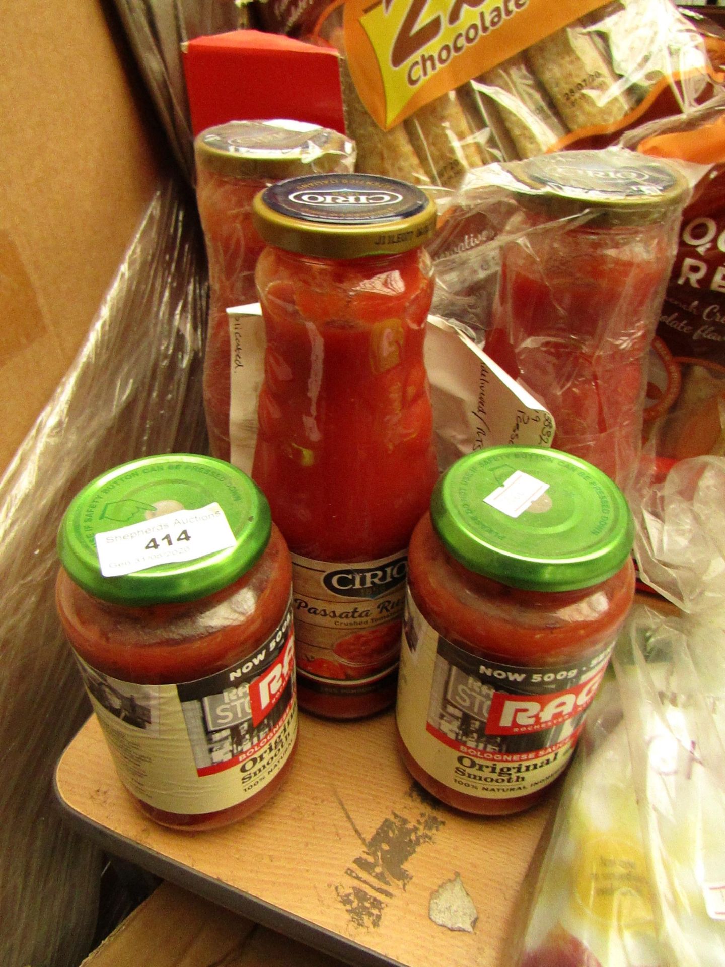 5 Items Being 3 x 680g Cirio Crushed Tomatoes BB 06/23 & 2 x 500g Ragu Original Smooth. BB 04/22