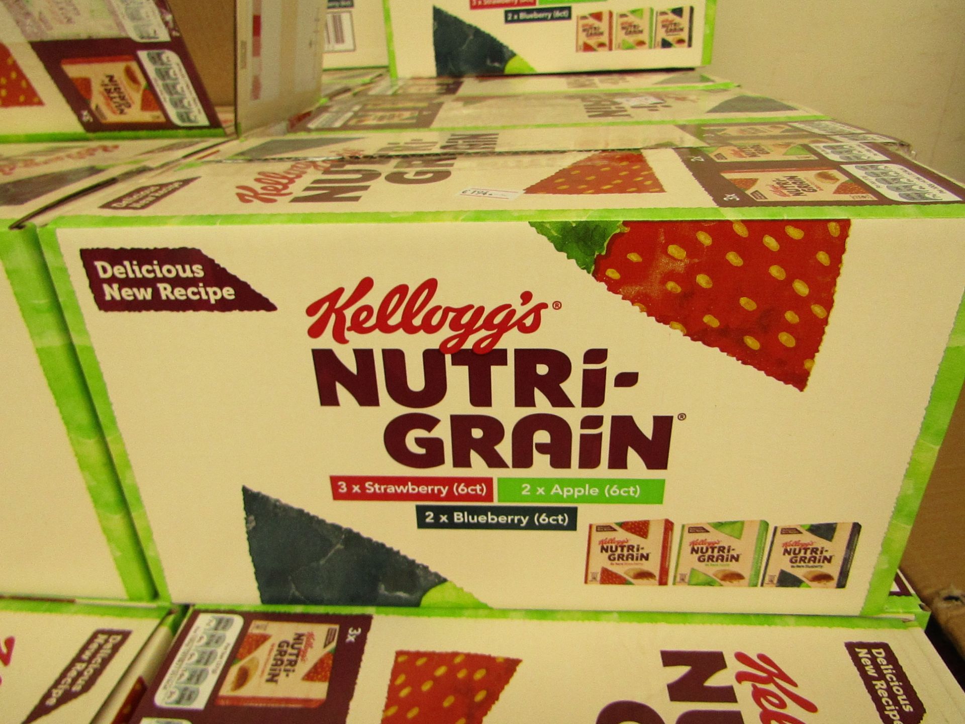 2 Boxes of 42 Kelloggs Nutri grain Bars. BB 08/08/20. Mixed Flavours.